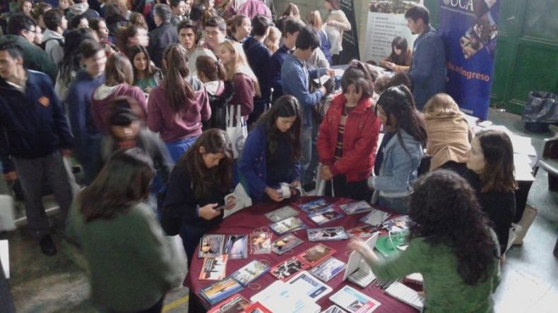 ÉXITO. El año pasado, la expo convocó a una multitud de jóvenes..