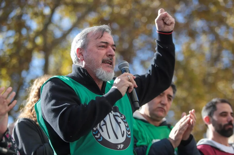 ATE realizará un paro en los aeropuertos el jueves 3 y viernes 4 de septiembre. La protesta de trabajadores de ANAC podría generar demoras y cancelaciones.