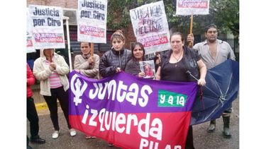 MARCHA. Mujeres de Juntas y a la Izquierda, frente al Meisner. .