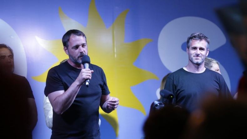 FESTEJO. Laurent, la noche del triunfo electoral junto a Achával. .