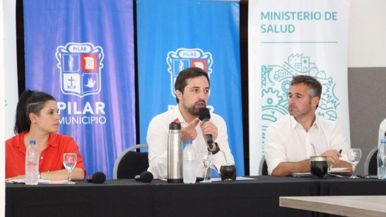 EN EL PELLEGRINI. Kreplak, Achával y Navarro durante la apertura del encuentro.