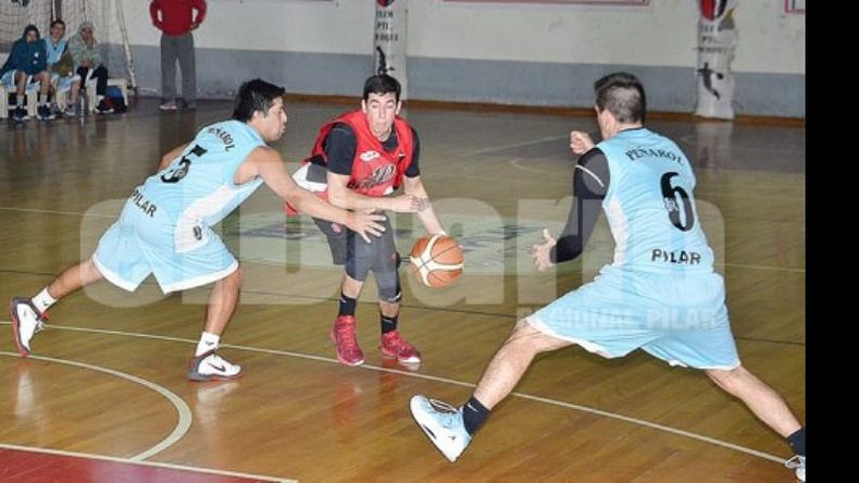 BAJO CONTROL. Nahuel Iturbe fue clave en el último cuarto..