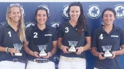 CAMPEONAS. El cuarteto de Araucaria Las Hermanitas, con su copa..