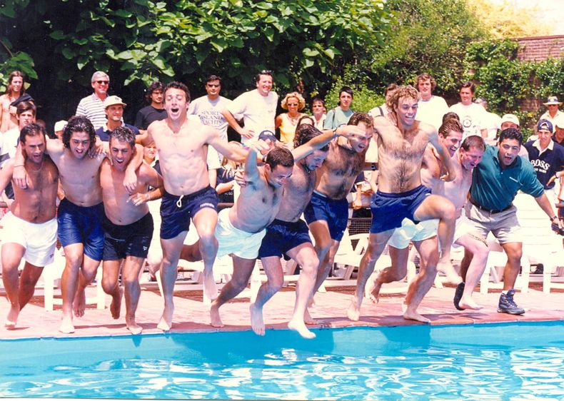 La Copa Davis en Pilar. En el año 1998, Argentina disputó la zona americana frente a Colombia en el club de campo Mayling, cuya pileta se utilizó para el momento del festejo. El equipo nacional estuvo compuesto por Guillermo Cañas, Franco Squillari, Luis Lobo y Lucas Arnold.&nbsp;&nbsp;