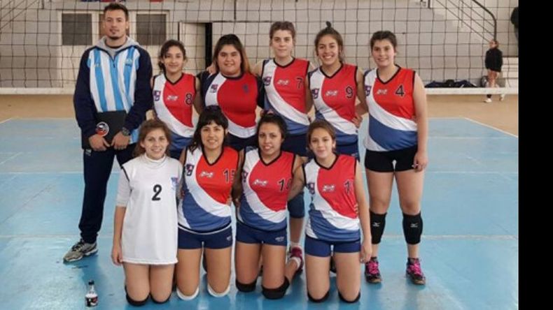 CAMPEONAS. Las Cadetes de la Escuela Municipal superaron 25-11 y 25-7 a Campana..