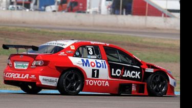 Matías Rossi disputa la primera manga del Súper 8 frente a Ortelli..