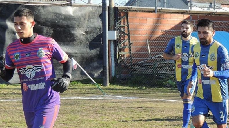 Real UOM sale a la cancha..