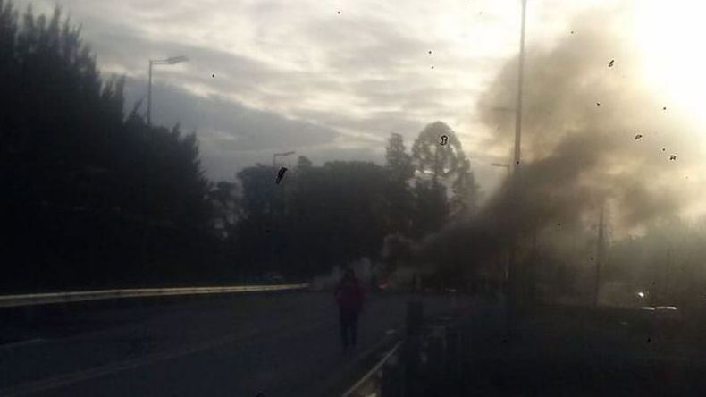 Imagen del piquete en la ruta 8 (foto Viviana González)..