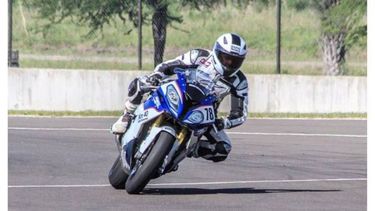 A RODAR. Fasci ya probó la BMW S1000RR, durante una prueba..