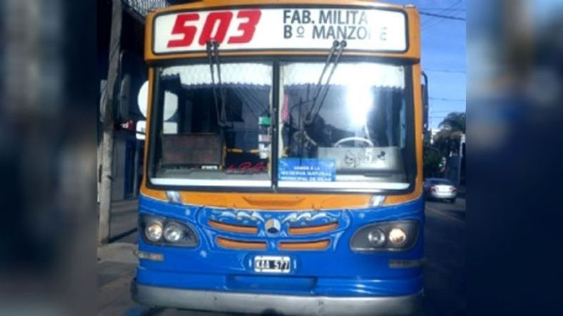 El colectivo atacado por el joven de 28 años. .