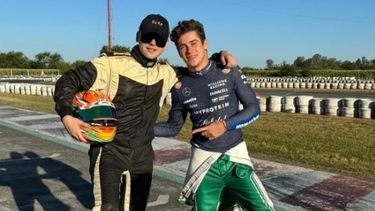 Bizarrap y Colapinto con el karting que manejaron en Zárate.