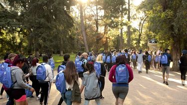 El programa que financiaba los viajes de fin de curso para estudiantes de secundario fue suspendido por las autoridades de la Provincia por falta de fondos.