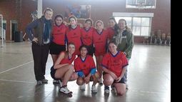 El Básquet avanza. La única actividad de la etapa Local de los Juegos Deportivos Buenos Aires, que se desarrolló ayer fue la del Básquet Masculino, que se jugó en Atlético Pilar. Y Peñarol derrotó 72-29 en la final de Juveniles a Vodka Juniors. Así representará a Pilar en el Regional, que se hará el miércoles 15. También avanzaron sin jugar Peñarol (Cadetes) y Presidente Derqui (Menores)..