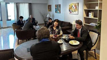 PRIMER DÍA. El lunes hubo varias reuniones entre Milei y sus colaboradores. &nbsp;