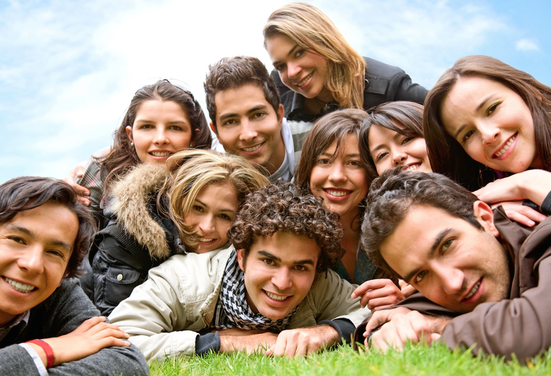 La felicidad de los amigos. (blog.andrefaria.com)..png