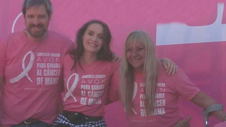 Norma Ramos posó con Natalia Oreiro tras la Caminata-Carrera Avón..