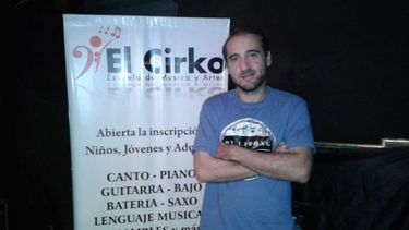 Desde hace 16 años, Diego Blanco está al frente de El Cirko, escuela de música y artes..
