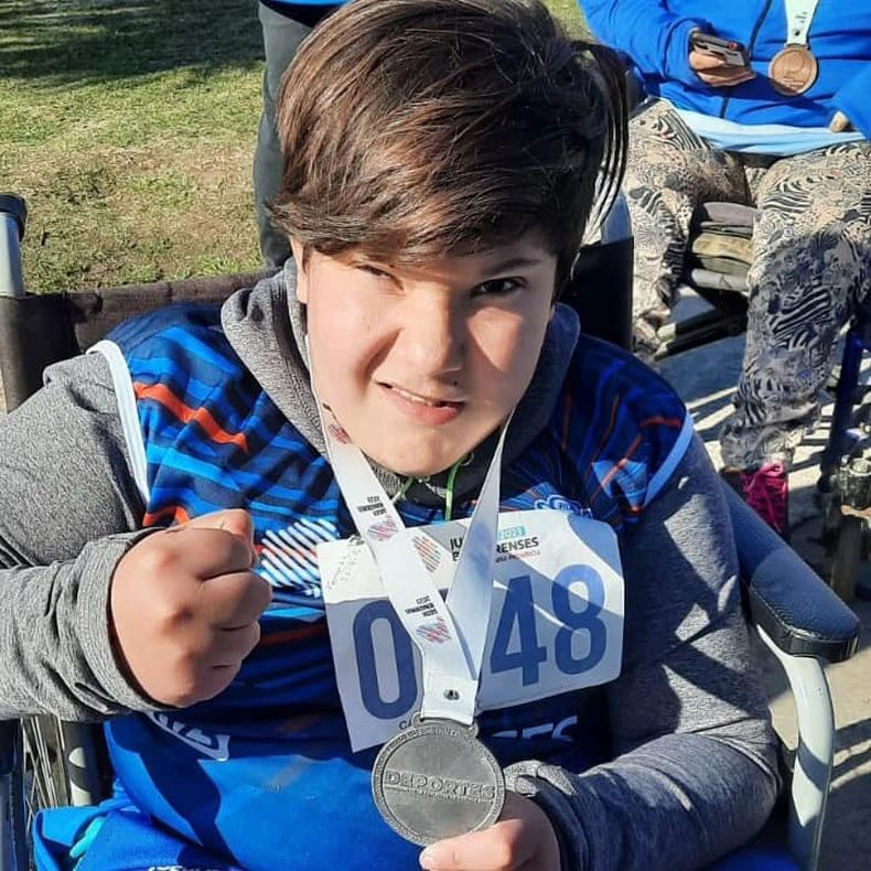 B - Atletismo PCD Bautista Fernández medalla de plata.jpg