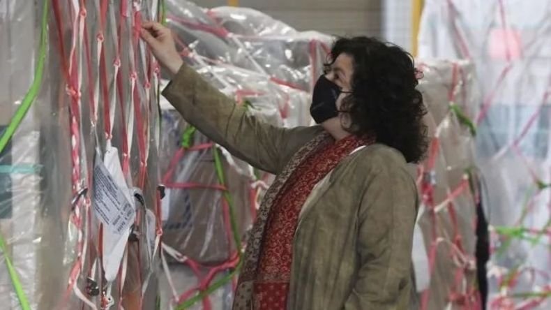 EMBARQUE. Vizzotti recibió el primer envío de vacunas de Moderna para la primera infancia..
