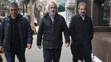 CONTRA EL FISCAL. Hurtig (centro) le apuntó con dureza a Diego Molina Pico..