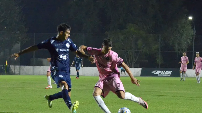Real Pilar bajó al líder y vuelve a prenderse en el campeonato