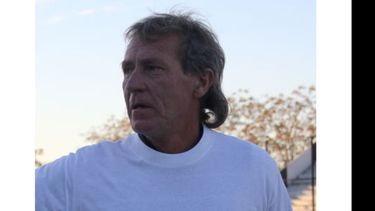 “Creo que está haciendo las cosas muy bien Santángelo, tiene muy buenos jugadores y creo que va a estar en la pelea por el ascenso. Es difícil hacer el futbol que él pretende en la categoría porque las canchas a veces no te ayudan, mas allá de que las mejoraron un poco. Eso es mérito de él y de los jugadores, que le hayan escuchado la propuesta y lo hayan logrado. Hay partidos que se puede y otros que no.” José Ponce de León, DT Atlético..