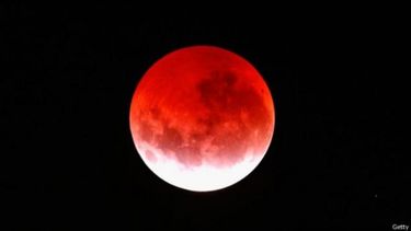 eclipse total de luna en escorpio: ¿que clima astral nos brinda?