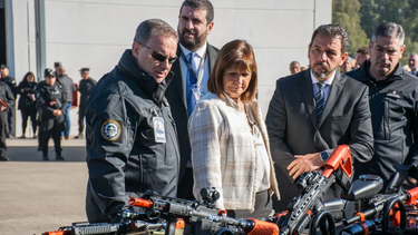 NUEVAS ARMAS. Bullrich anunció la implementación de las pistolas Taser.