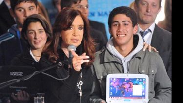 Julio, en campaña por las PASO, última visita de Cristina a Pilar..