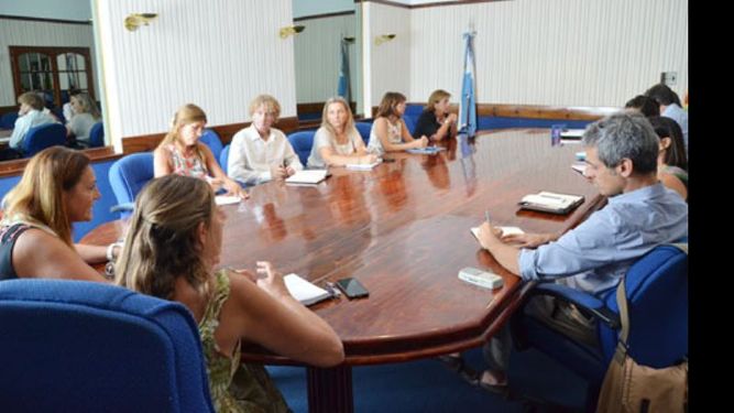 AMPLIADA. La reunión juntó a funcionarios con líderes sociales..