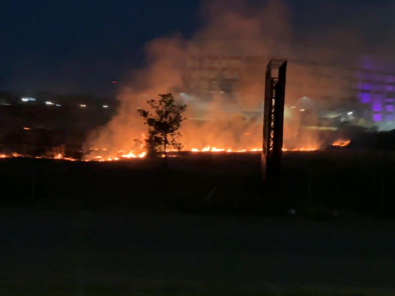 LLAMAS Y HUMO. El incendio se produjo en el kilómetro 46 de Panamericana. Ya fue controlado.&nbsp;