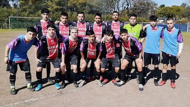 ESTÁ FIRME. Deportivo Villa Rosa llegó a 9 unidades en tres partidos..