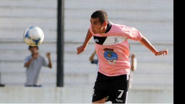 De cabeza. Riquelme tiene ganas de volver a ponerse la rosa. Está a un paso..