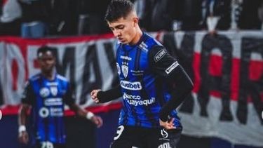 Thiago Santamaría en Independiente del Valle ante River.