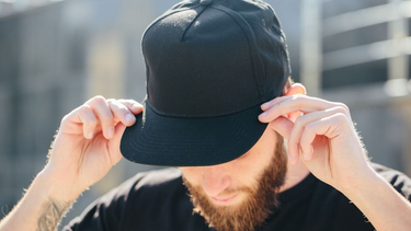 Cuál es el significado de usar gorra todos los días, según la psicología