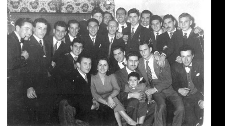 Enero de 1960: despedida de solteros de María Purificación Osés y Eduardo José Dolera..