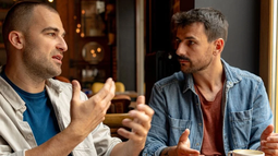 Cuando las manos hablan: el lenguaje invisible que late en cada conversación argentina Cuando las manos hablan: el lenguaje invisible que late en cada conversación argentina