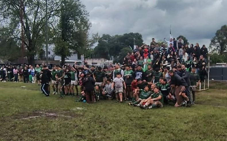 Los PInos festejó con su hinchada el cierre de temporada.
