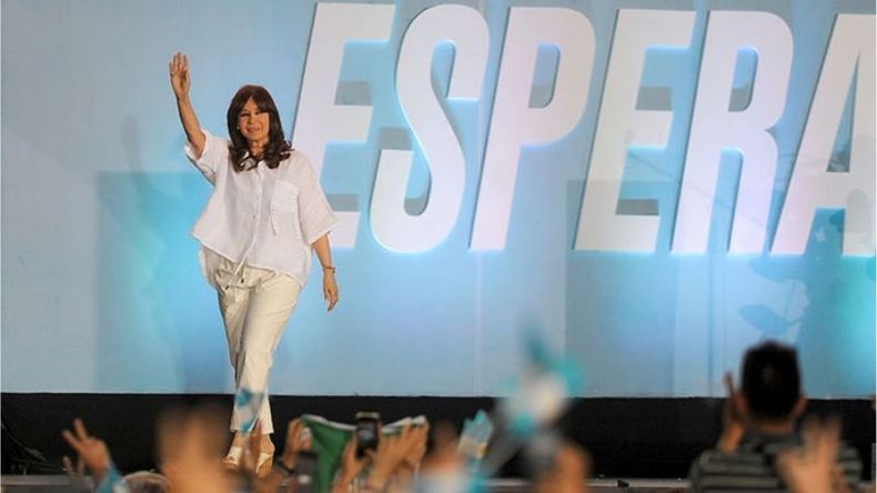 ESCENARIO. La vice habló poco más de una hora en el Día de la Militancia. .
