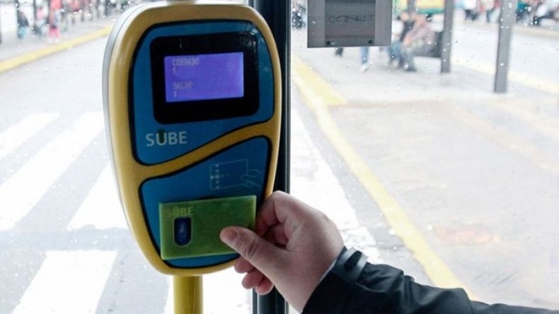 SIN PLÁSTICO. Se complica acceder a las nuevas tarjetas y también la recarga..