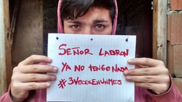 “SEÑOR LADRÓN YA NO TENGO NADA”. El cartel de una de las integrantes de una familia de Presidente Derqui, tras sufrir el tercer robo a su vivienda en 22 días. .