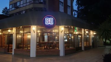 El local abrió sus puertas en mayo con una extensa oferta gastronómica. .