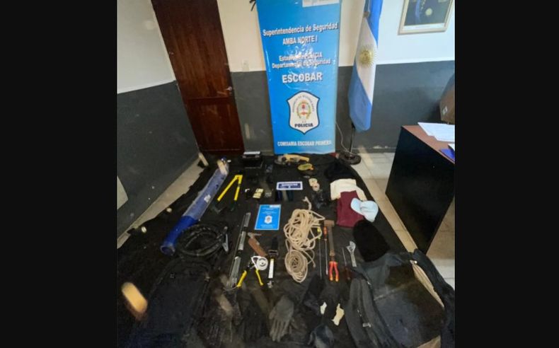 Los elementos secuestrados a los boqueteros en Escobar este domingo.