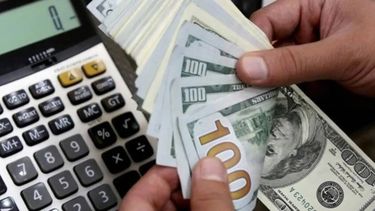 Mir a cunto cotiza el dlar blue el dlar ahorro el dlar tarjeta y el dlar turista en Argentina segn el promedio del Banco Central