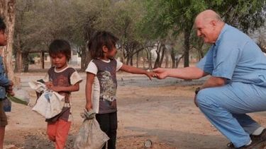 Alejandro Nolazco presta servicio en comunidades originarias del norte argentino.