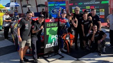 SEGUNDA. El Tiburón de Pilar marca el “1” junto a su equipo tras hacer la pole. SEGUNDA. El Tiburón de Pilar marca el “1” junto a su equipo tras hacer la pole.