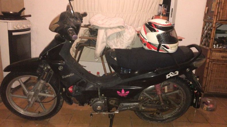 La moto secuestrada en uno de los allanamientos..