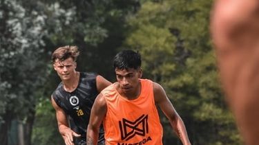 PUESTA A PUNTO. La reserva de Real Pilar hizo fútbol pensando en el debut.