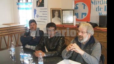 Luis Molina (centro) fue el anfitrión de la Federación de Municipales..