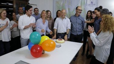 Ducoté cumplió 48 y lo sorprendieron con una torta